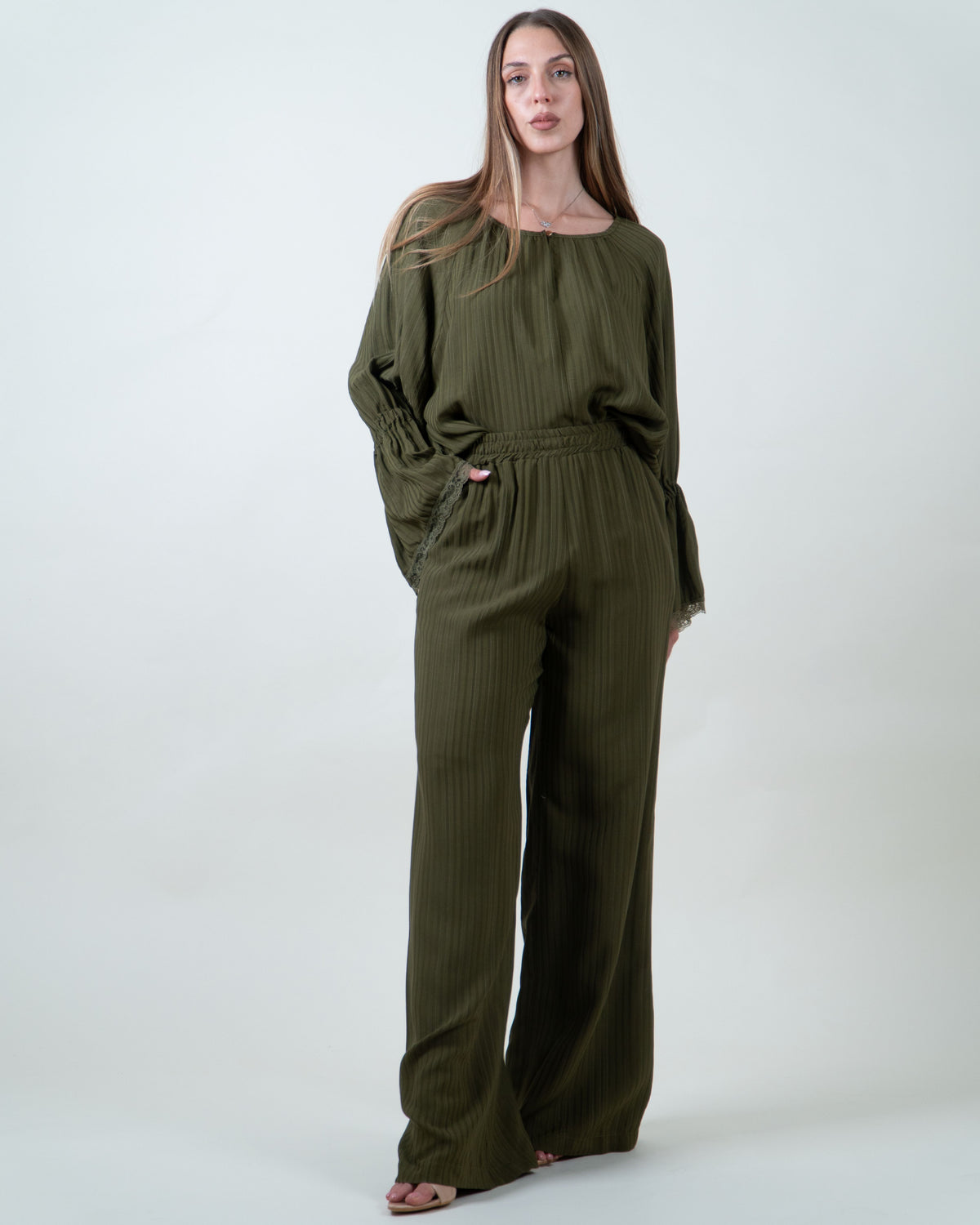 Pantaloni verde a gamba larga|Colore:Verde militare