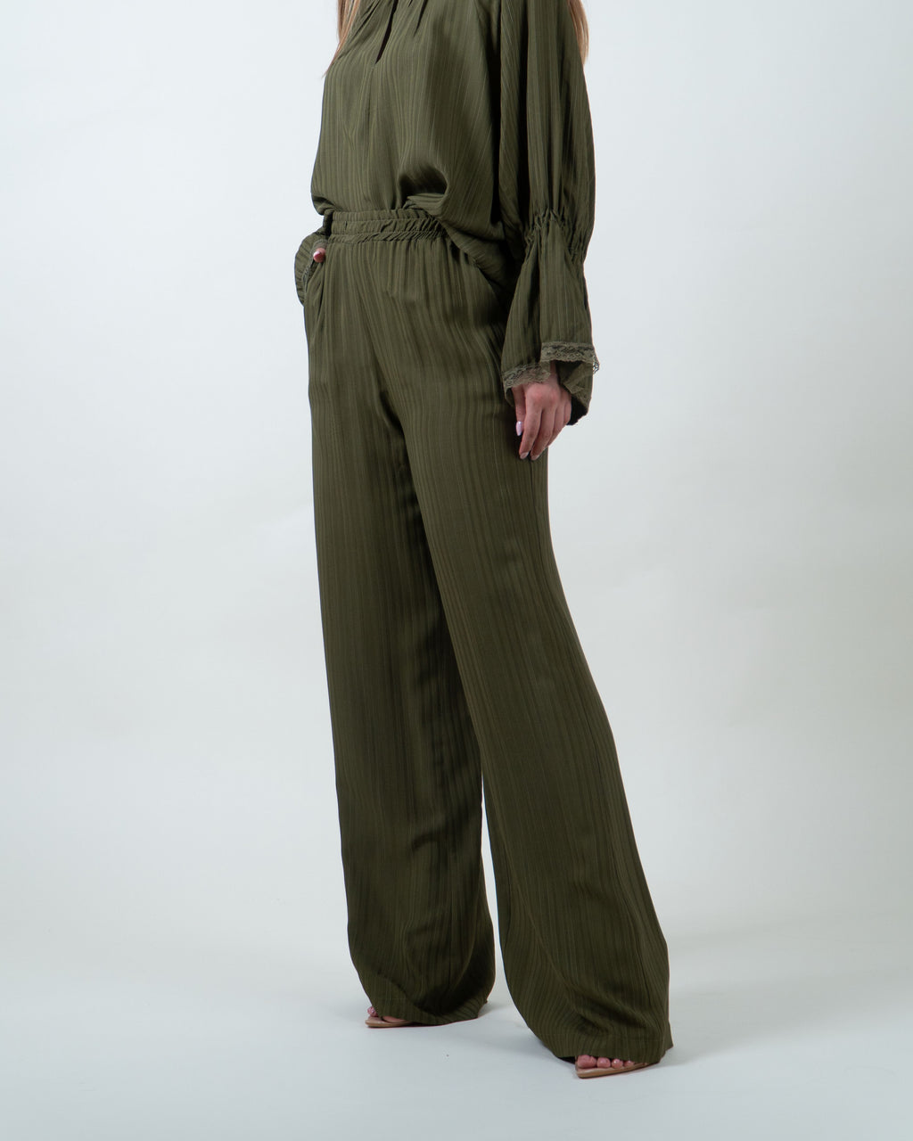 Pantaloni verde a gamba larga|Colore:Verde militare