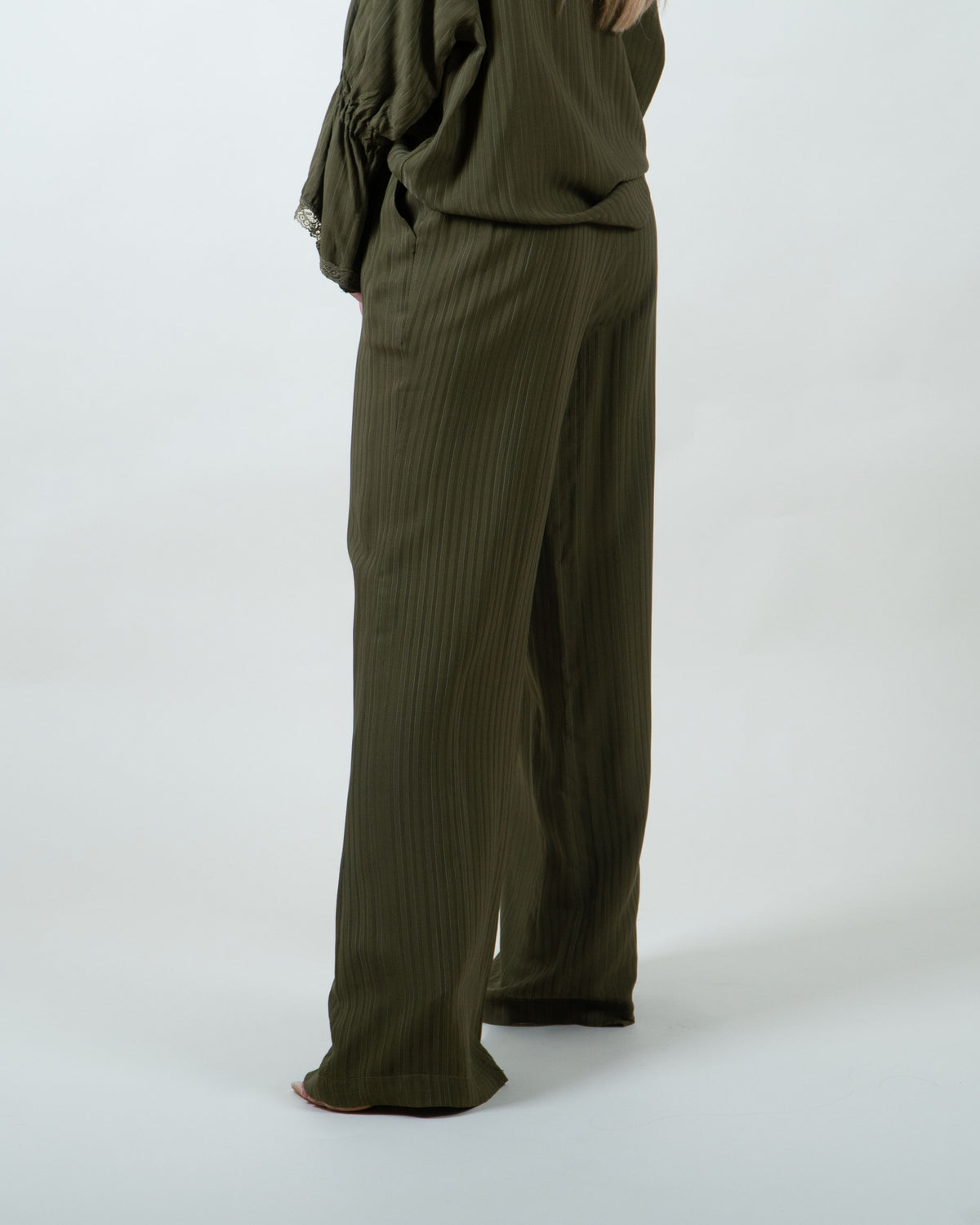 Pantaloni verde a gamba larga|Colore:Verde militare