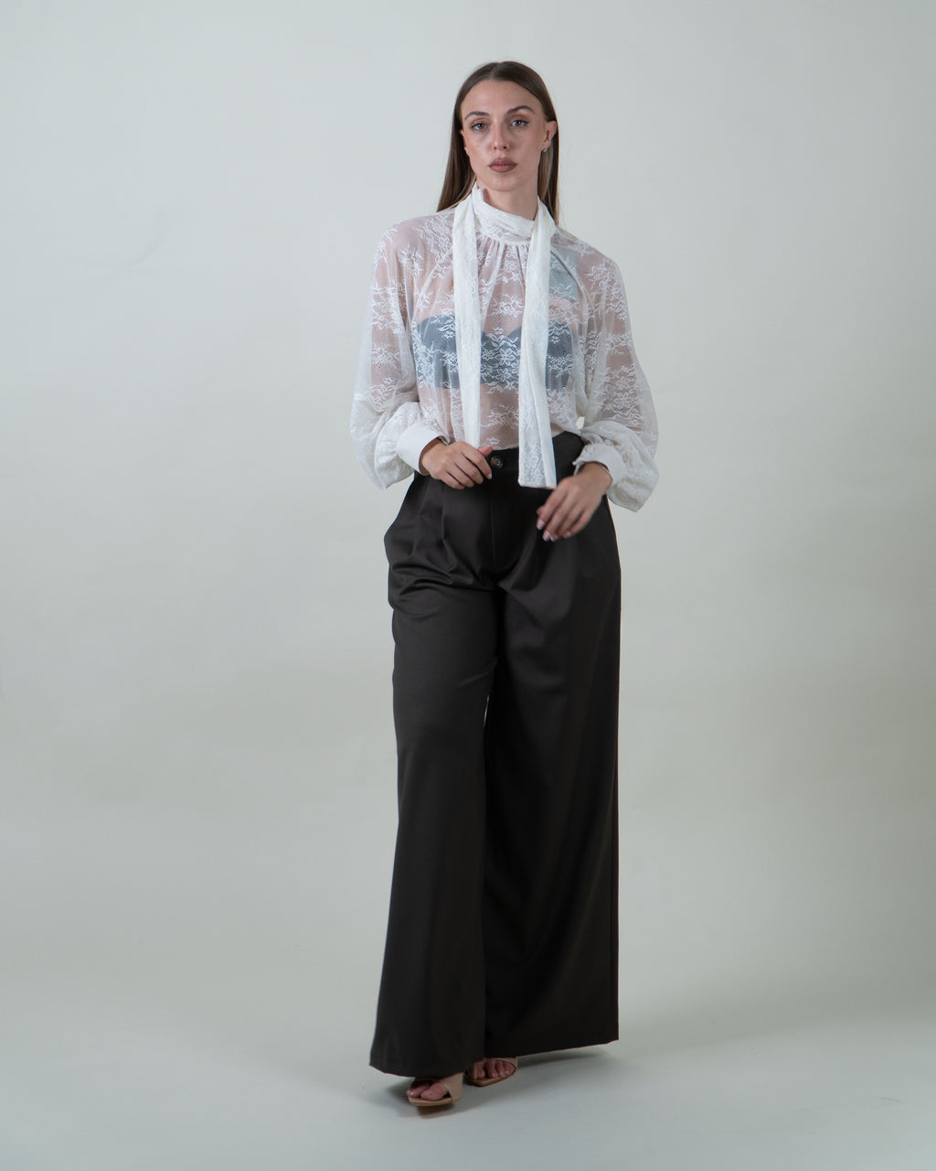 Blusa in pizzo con fiocco|Colore:Burro