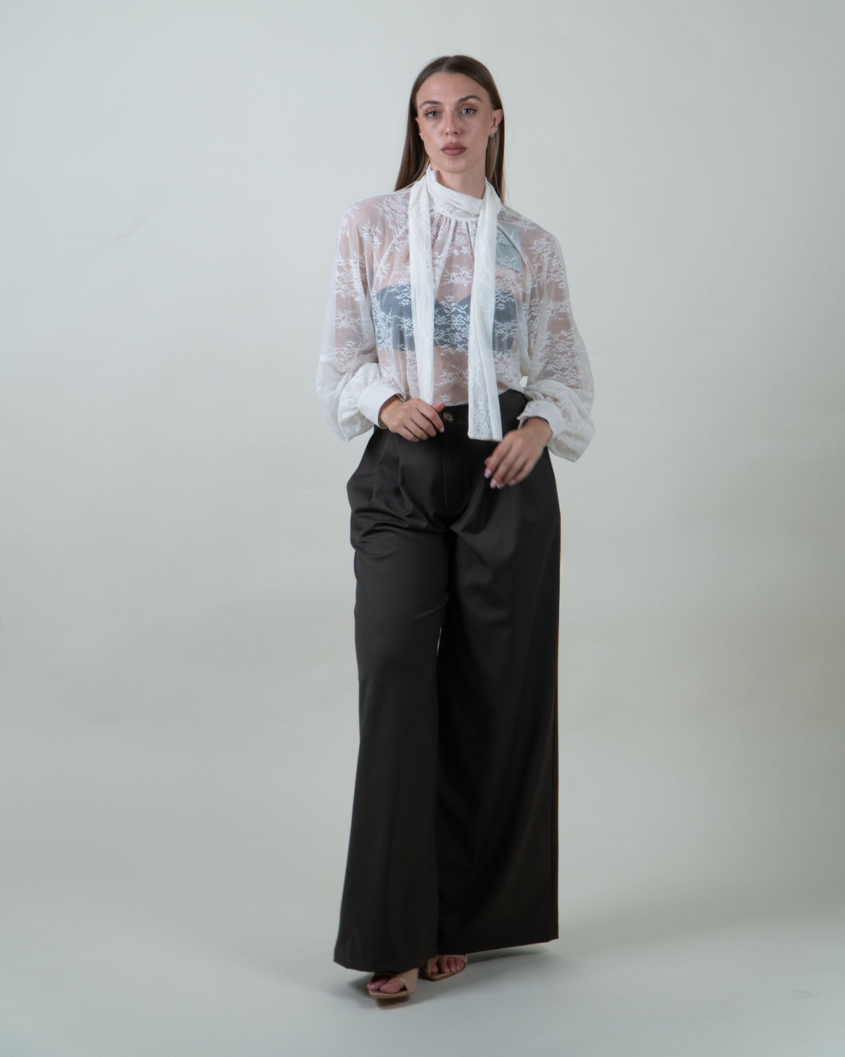 Blusa in pizzo con fiocco|Colore:Burro
