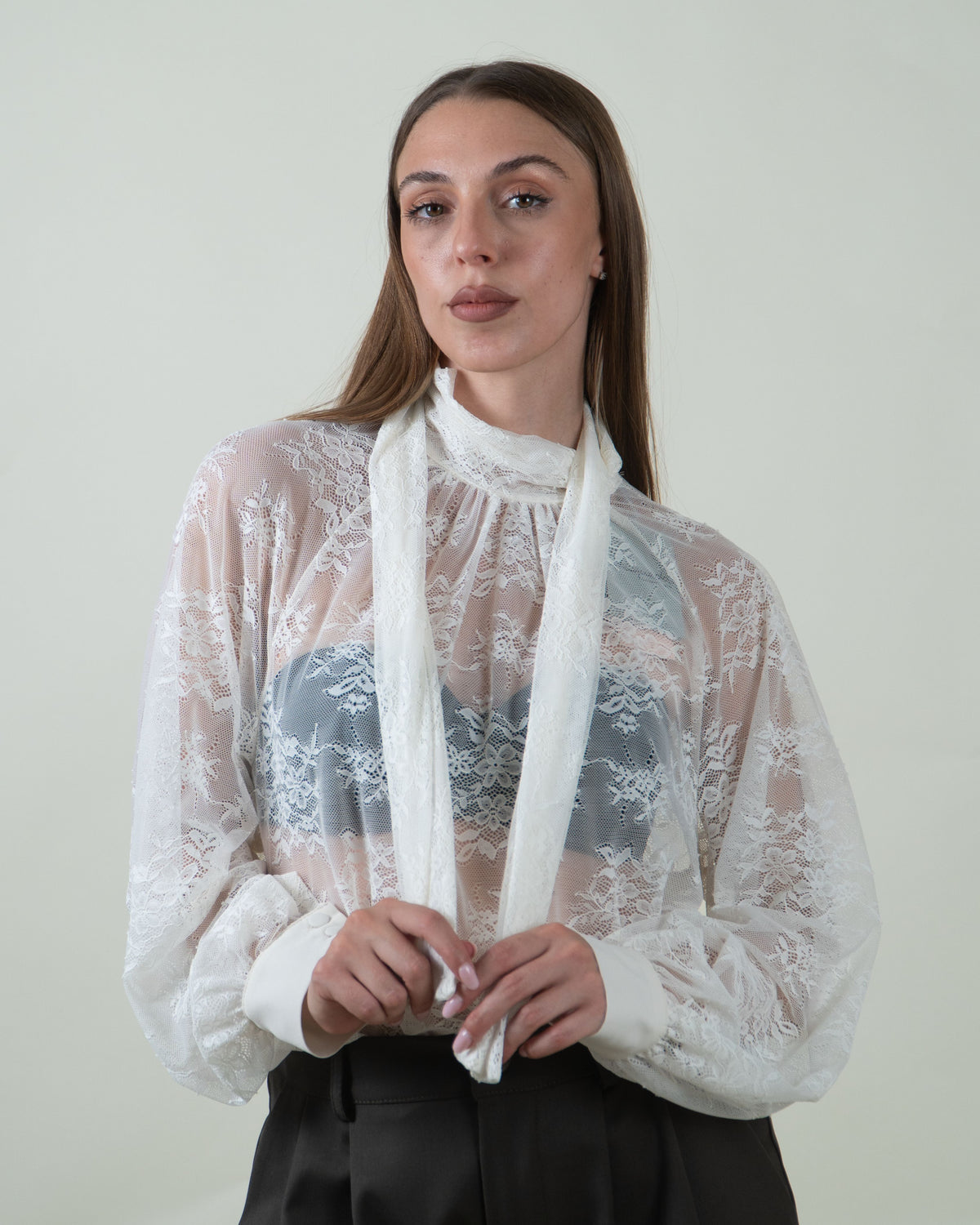 Blusa in pizzo con fiocco|Colore:Burro