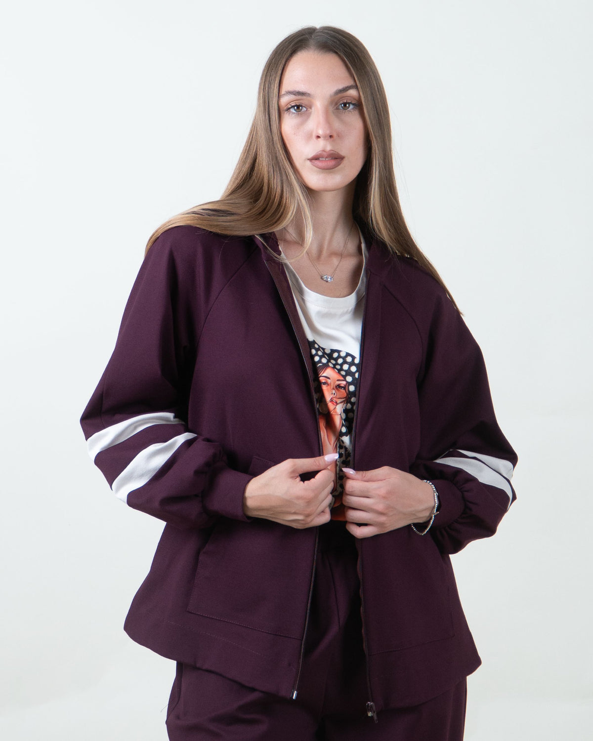 Felpa bordeaux con cappuccio e bande a contrasto|Colore:Bordeaux