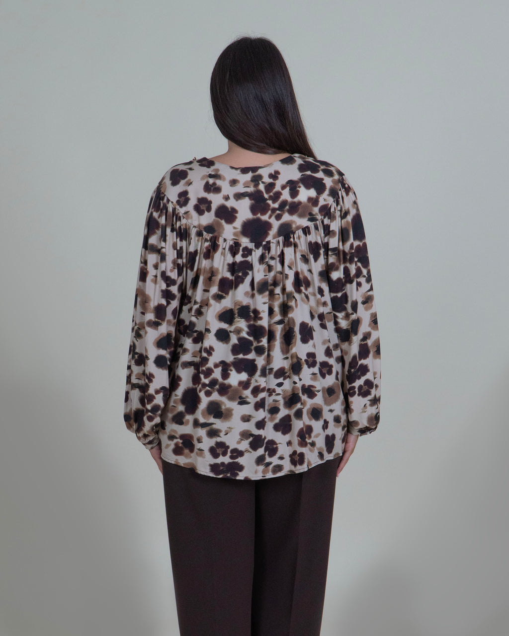 Blusa Fantasia Animalier con Dettaglio Gioiello|Colore:Fantasia