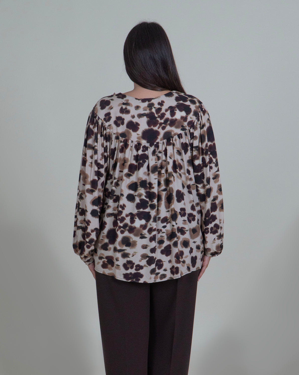 Blusa Fantasia Animalier con Dettaglio Gioiello|Colore:Fantasia