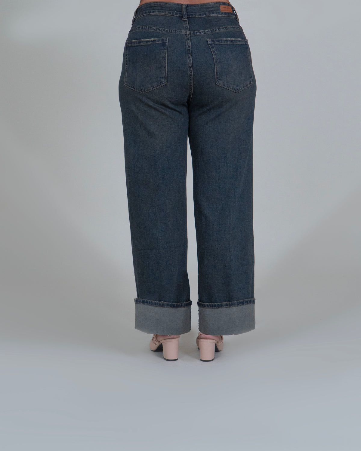 Jeans a Gamba Larga Effetto Sabbiato con Risvolto|Colore:Jeans
