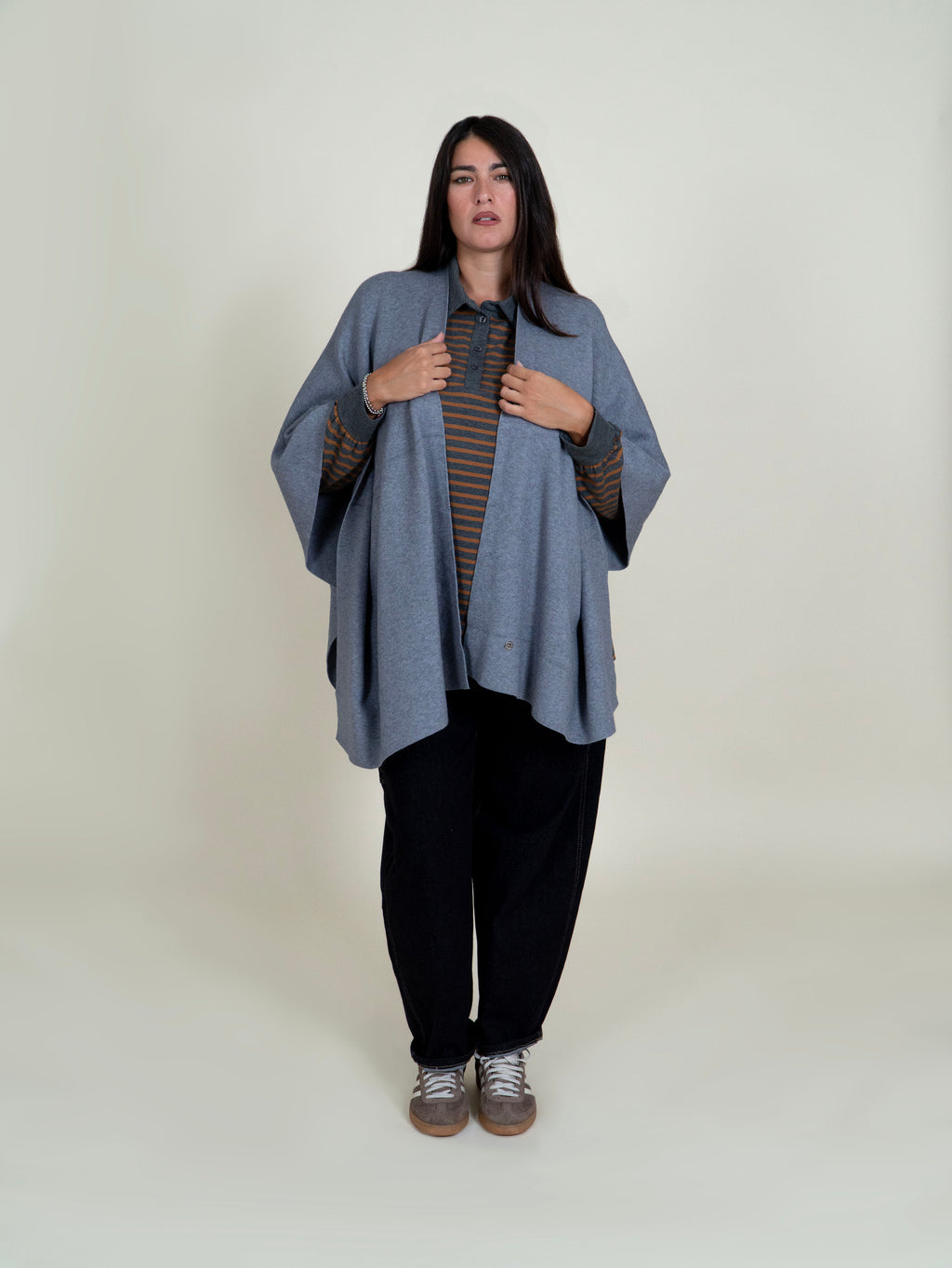 Mantella Oversize Aperta con Fondo Asimmetrico|Colore:Grigio
