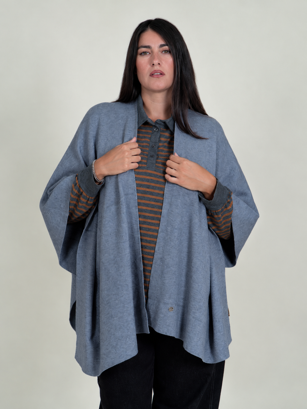 Mantella Oversize Aperta con Fondo Asimmetrico|Colore:Grigio