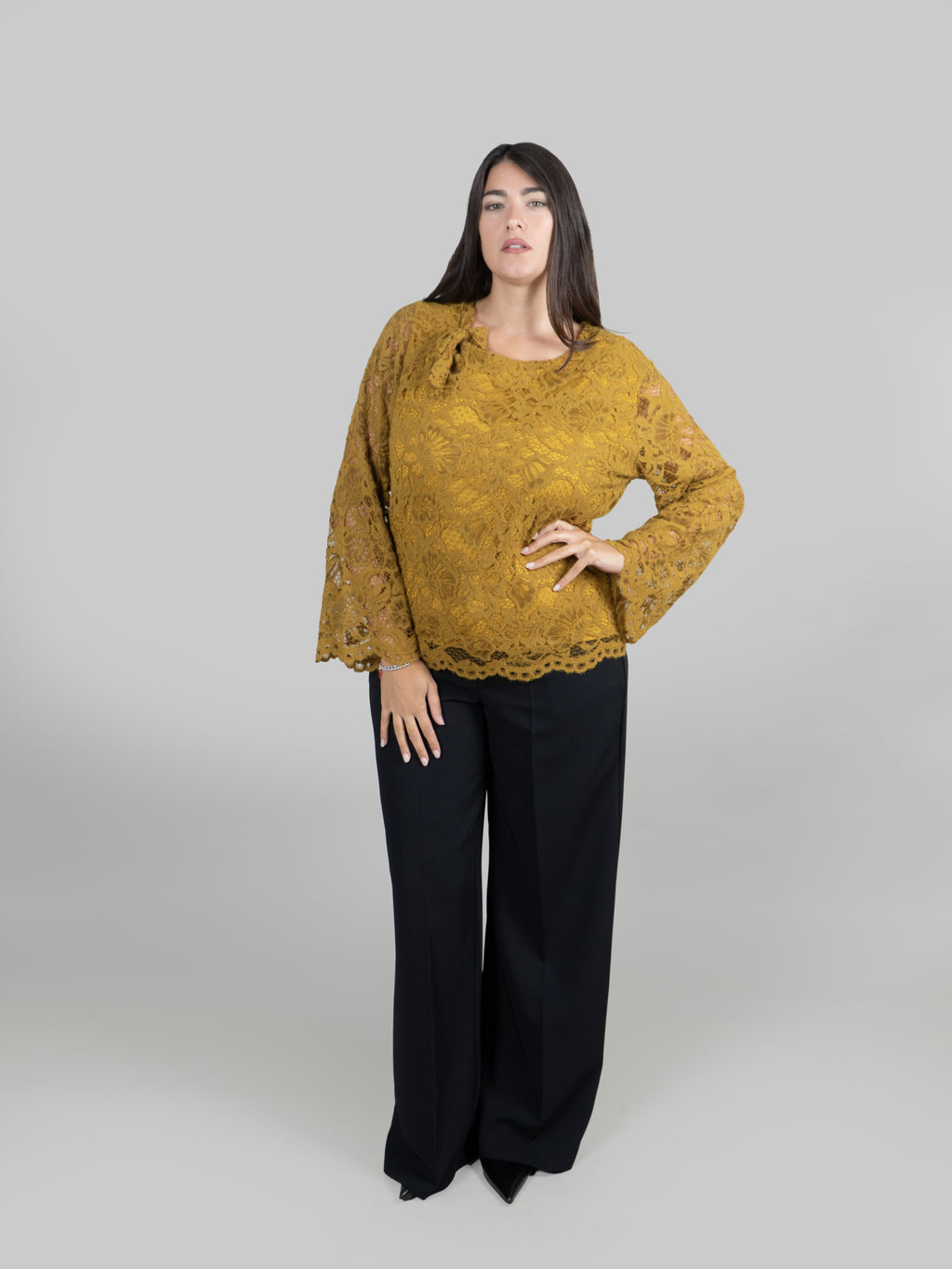 Blusa Senape in Pizzo Floreale con Fiocco|Colore:Senape