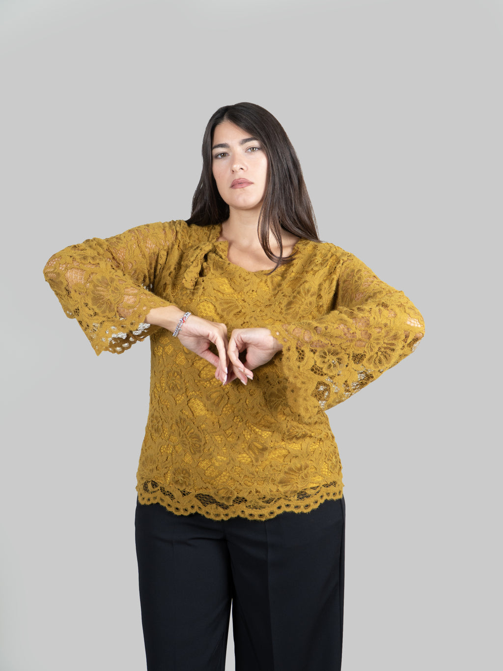 Blusa Senape in Pizzo Floreale con Fiocco|Colore:Senape