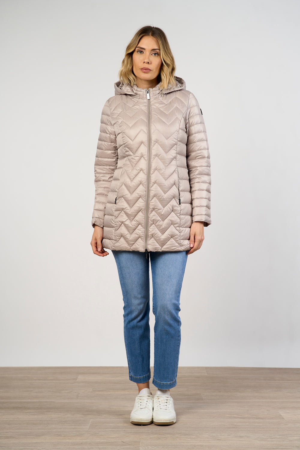 Piumino leggero lungo trapuntato con cappuccio|Colore:Tortora
